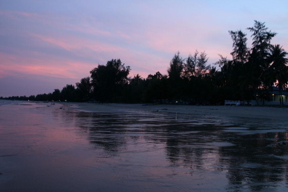 The Theatre Villa Bang Saphan Bagian luar foto