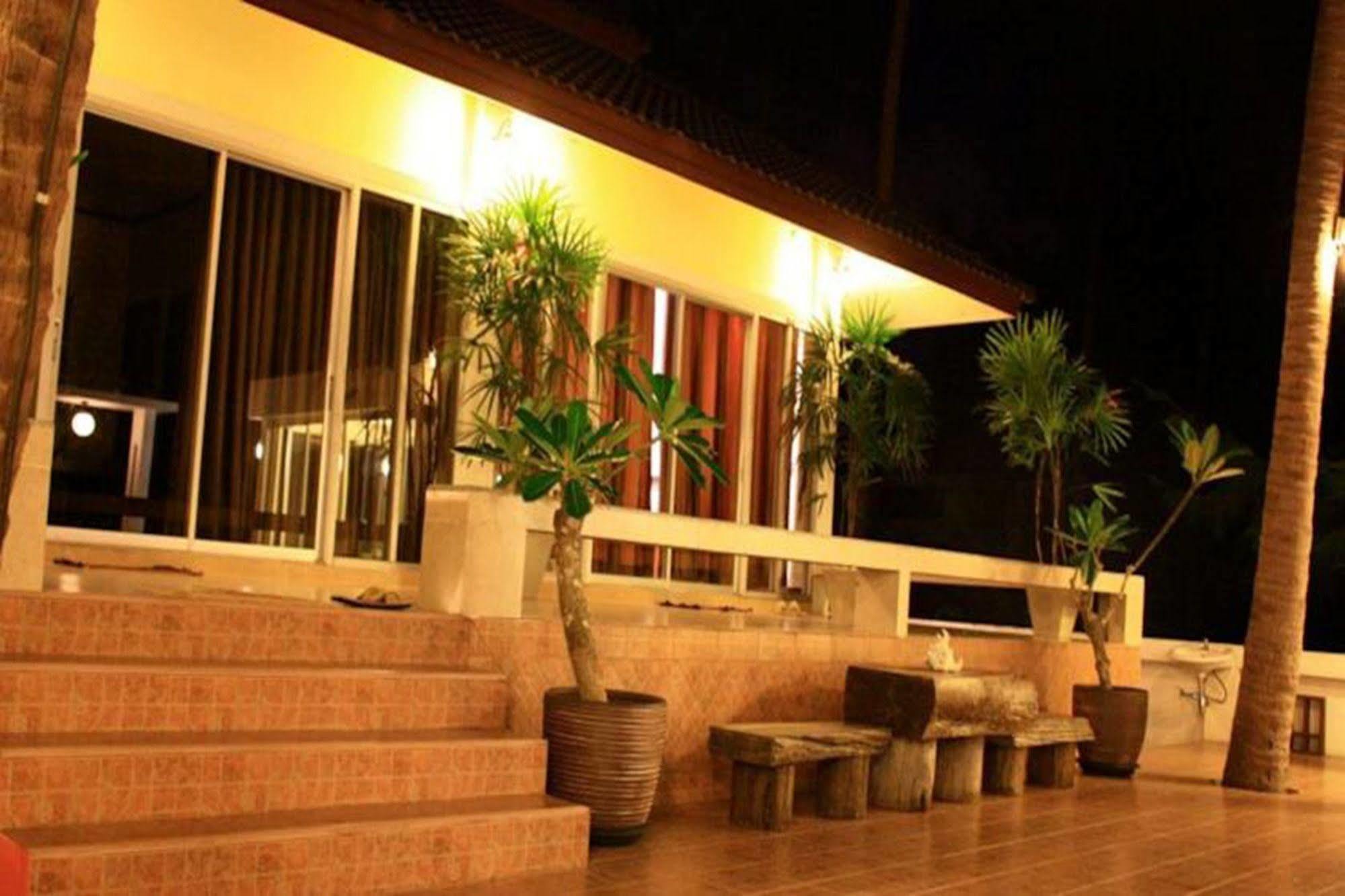 The Theatre Villa Bang Saphan Bagian luar foto