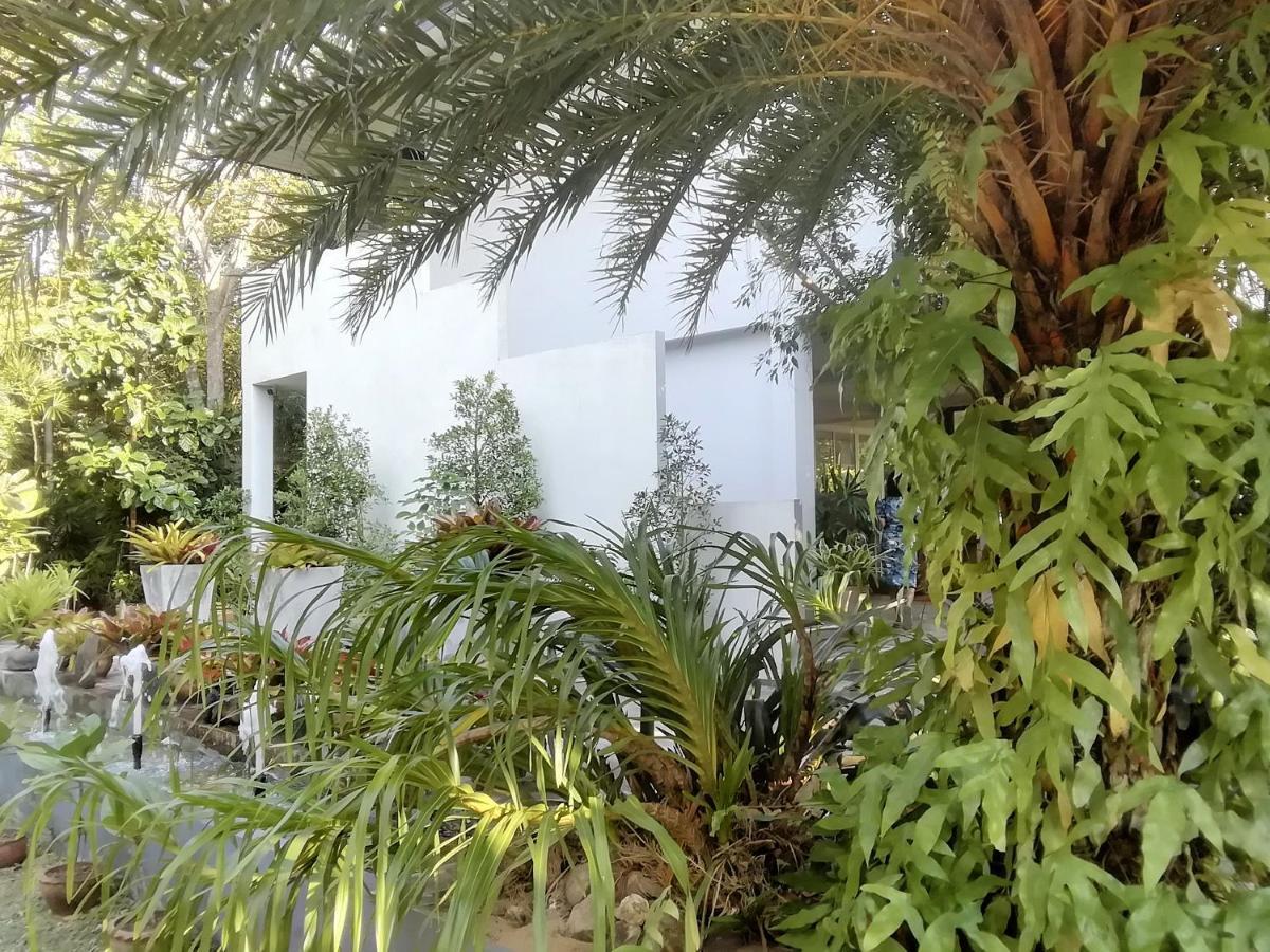 The Theatre Villa Bang Saphan Bagian luar foto